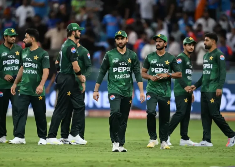 পাকিস্তানের ক্রিকেটারদের দুঃসংবাদ দিলো পিসিবি