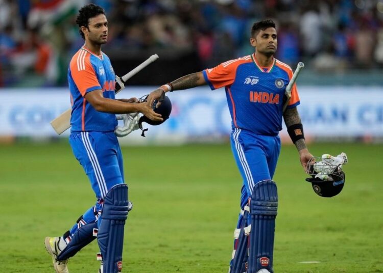 পাকিস্তানের ক্রিকেটারদের সঙ্গে হাত মেলায়নি ভারতের খেলোয়াড়রা!