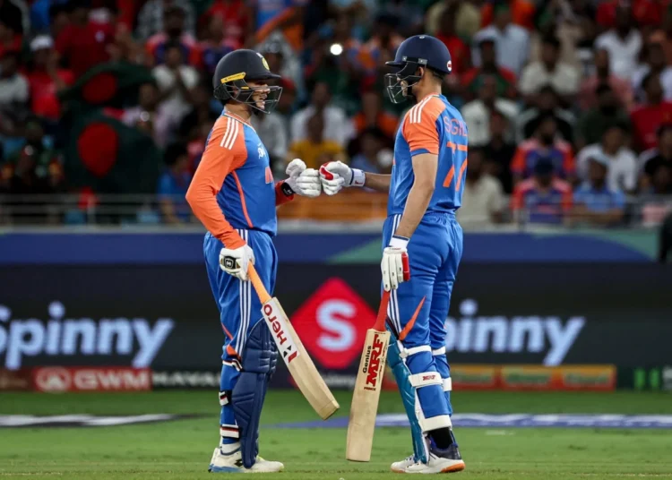 পাওয়ারপ্লেতে অভিষেক শর্মা এবং শুভমান গিলের পার্টনারশিপে উড়ন্ত সূচনা পায় ভারতীয় দল।