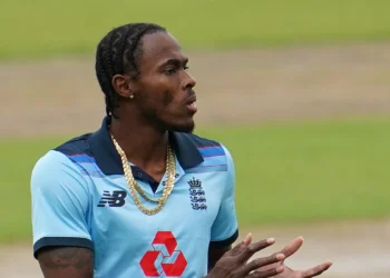 জোফরা আর্চার।