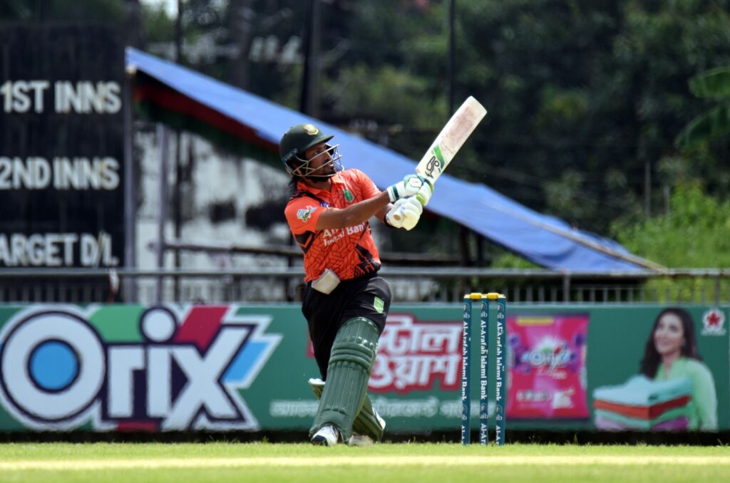 বিজয়-সৌম্যের ব্যাটে খুলনায় জয়