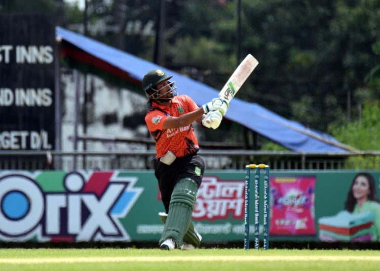 বিজয়-সৌম্যের ব্যাটে খুলনায় জয়