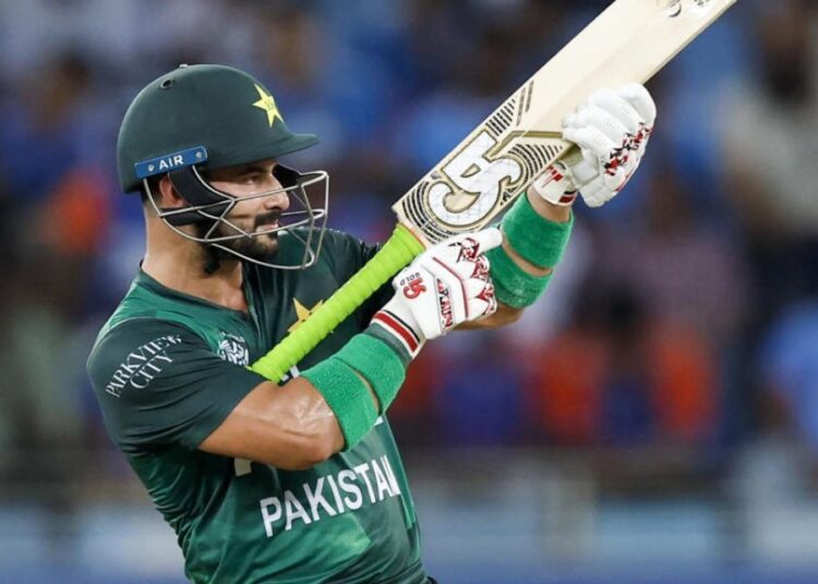 অর্ধশতরান করে ‘একে৪৭’ চালানোর কায়দায় উচ্ছ্বাস!