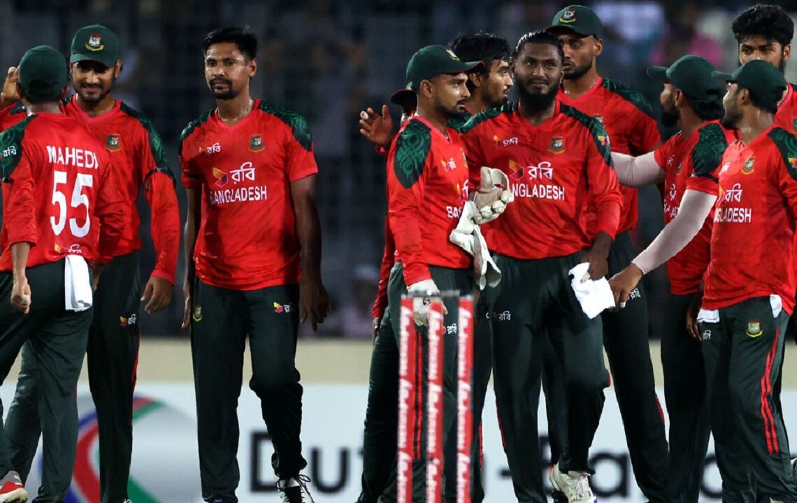 এশিয়া কাপে নিজেদের প্রথম ম্যাচে টস জিতে ফিল্ডিংয়ে বাংলাদেশ। আবুধাবির শেখ জায়েদ আন্তর্জাতিক ক্রিকেট স্টেডিয়ামে বাংলাদেশ ও হংকংয়ের ম্যাচটি