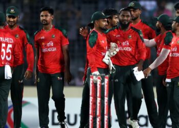 এশিয়া কাপে নিজেদের প্রথম ম্যাচে টস জিতে ফিল্ডিংয়ে বাংলাদেশ। আবুধাবির শেখ জায়েদ আন্তর্জাতিক ক্রিকেট স্টেডিয়ামে বাংলাদেশ ও হংকংয়ের ম্যাচটি