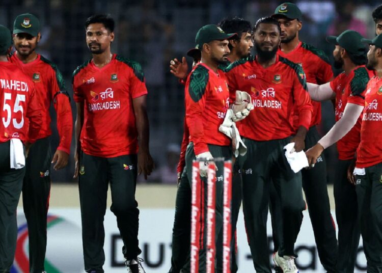 এশিয়া কাপে নিজেদের প্রথম ম্যাচে টস জিতে ফিল্ডিংয়ে বাংলাদেশ। আবুধাবির শেখ জায়েদ আন্তর্জাতিক ক্রিকেট স্টেডিয়ামে বাংলাদেশ ও হংকংয়ের ম্যাচটি