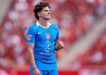 পেনাল্টি মিস করে হতাশায় আলভারেজ