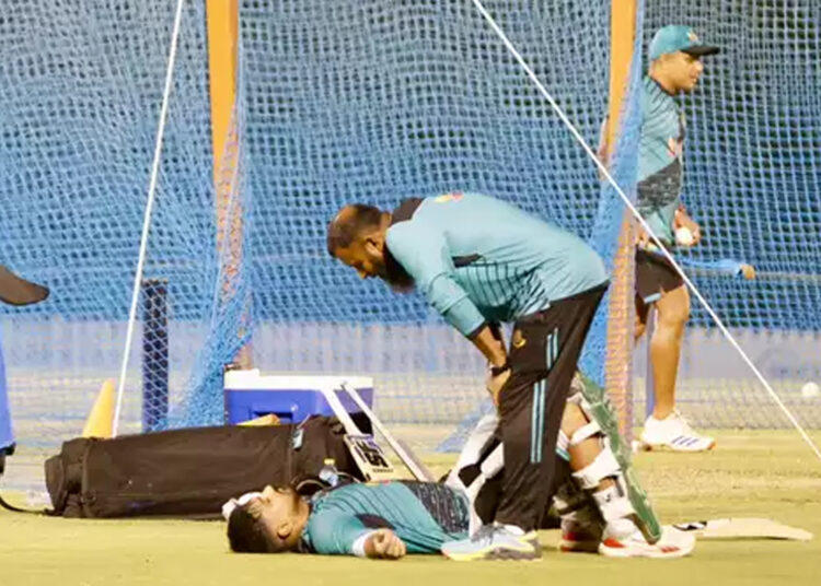 ভারতের বিপক্ষে ম্যাচের আগে অধিনায়কের চোট দুশ্চিন্তায় বাংলাদেশ