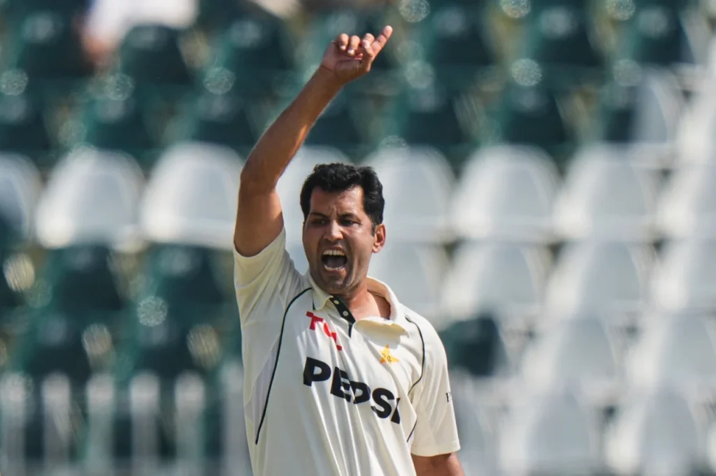 অভিষেকেই ৩৮ বছর বয়সী আফ্রিদির বিশ্ব রেকর্ড