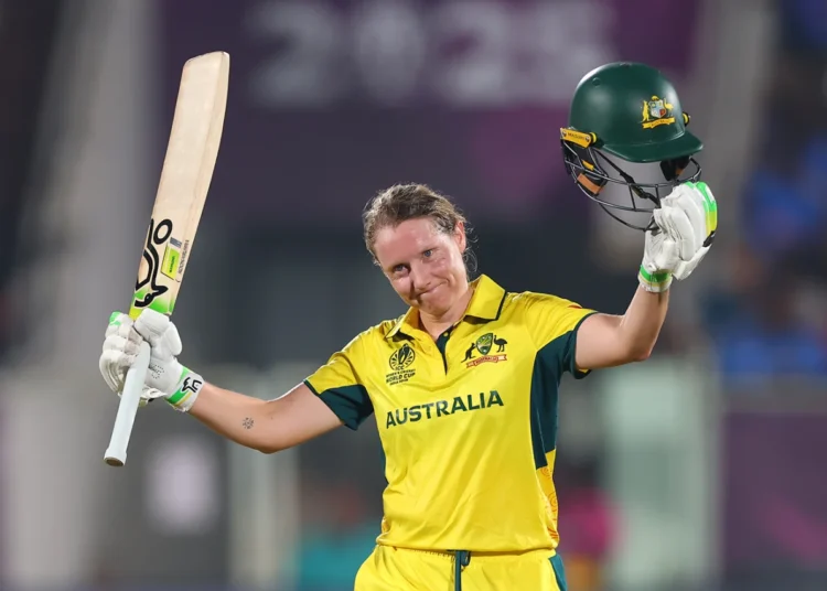 ৮৪ বলে সেঞ্চুরি করেন অস্ট্রেলিয়ার অধিনায়ক অ্যালিসা হিলি দলকে এনে দেন সহজ জয়।
