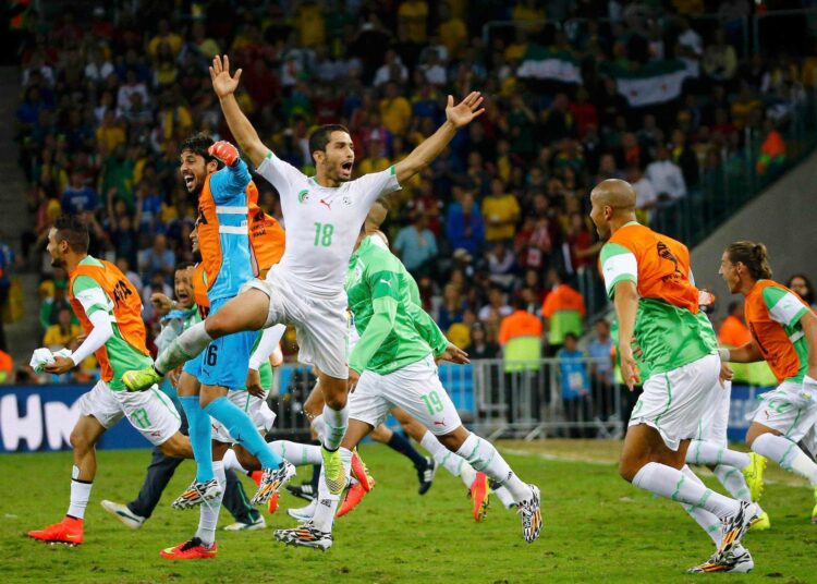 বিশ্বকাপের চূড়ান্ত পর্বে খেলা নিশ্চিত হওয়ার আনন্দে আলজেরিয়ার খেলোয়াড়রা