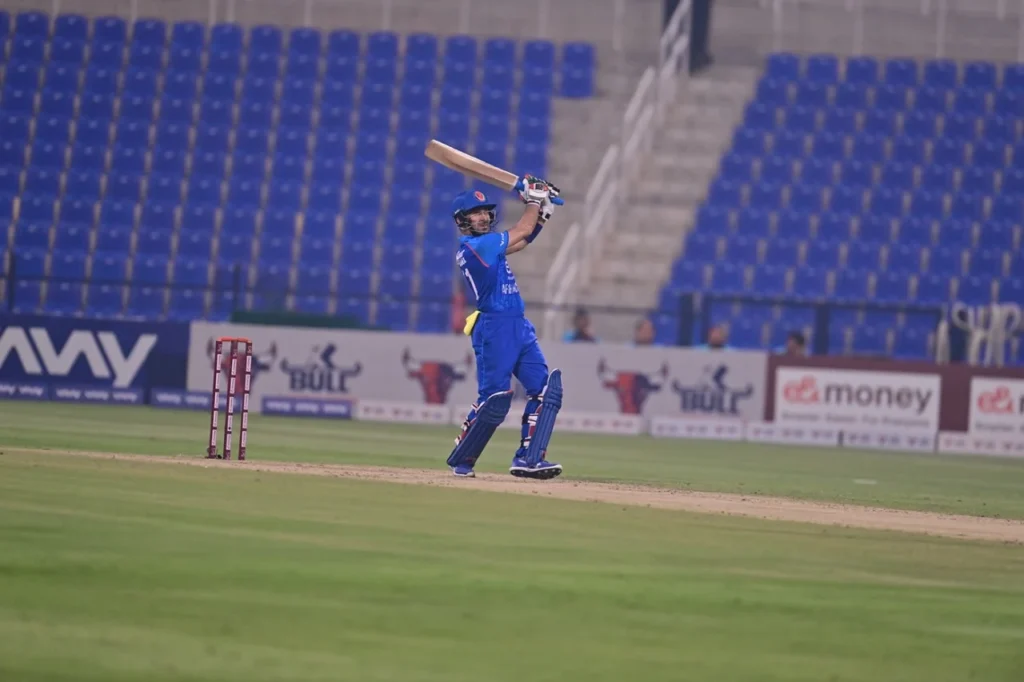 রহমানউল্লাহ গুরবাজের ছক্কা হাকানোর দৃশ