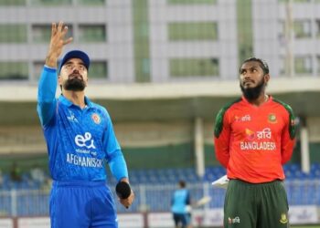 আফগানদের বিপক্ষে ফিল্ডিংয়ে বাংলাদেশ, বাদ হৃদয়