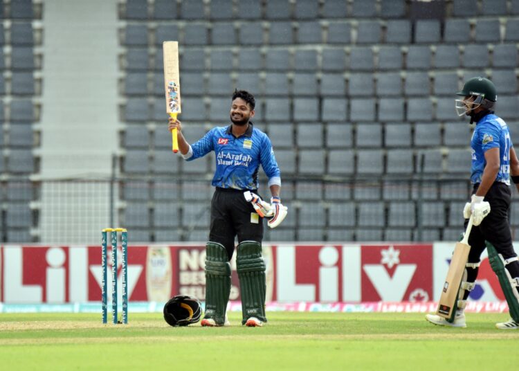 জয়ের ঝড়ো সেঞ্চুরির দিনে চট্টগ্রামে বড় জয়