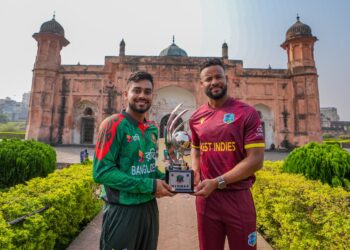 ঐতিহাসিক লালবাগ কেল্লায় ওয়ানডে সিরিজ হাতে বাংলাদেশ অধিনায়ক মেহেদি মিরাজ ও ওয়েস্ট ইন্ডিজ অধিনায়ক শাই হোপ