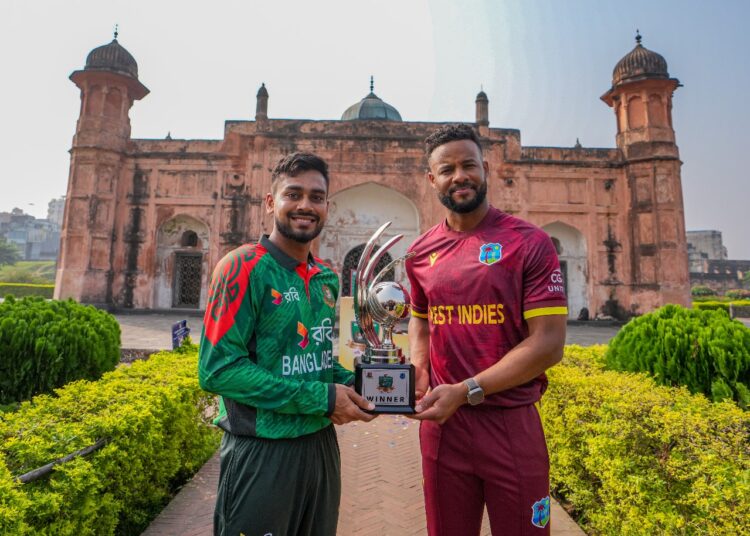 ঐতিহাসিক লালবাগ কেল্লায় ওয়ানডে সিরিজ হাতে বাংলাদেশ অধিনায়ক মেহেদি মিরাজ ও ওয়েস্ট ইন্ডিজ অধিনায়ক শাই হোপ