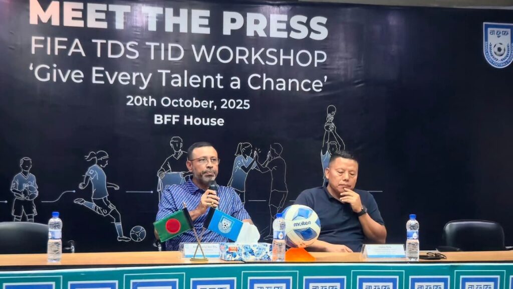 ৩২ কোচকে প্রশিক্ষণ দিচ্ছে ফিফা