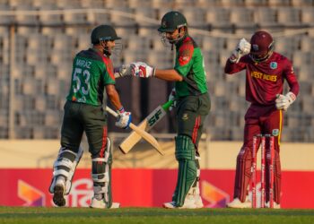 বিশ্বরেকর্ডে দিনে উইন্ডিজকে ২১৪ রানের টার্গেট দিল বাংলাদেশ