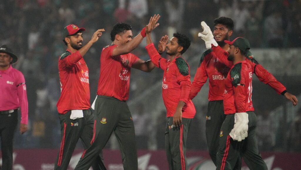 ১৬৬ রানের লক্ষ্য পেল বাংলাদেশ