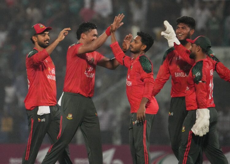 ১৬৬ রানের লক্ষ্য পেল বাংলাদেশ