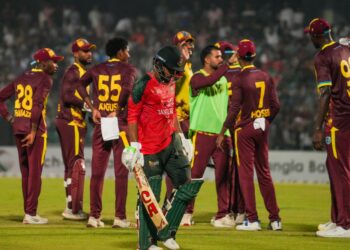 পুরো ম্যাচে এভাবেই আউট হয়ে মাথা নীচু করে ফিরে গেছেন বাংলাদেশ দলের ব্যাটাররা