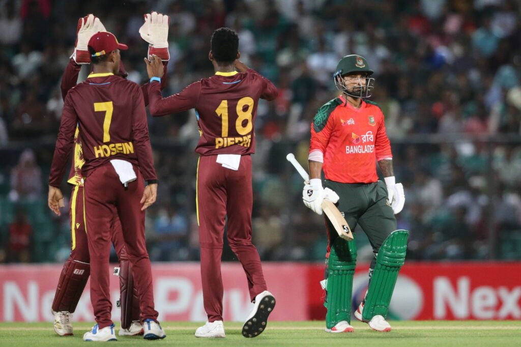 টি-২০তে হোয়াইটওয়াশের লজ্জায় ডুবলো বাংলাদেশ