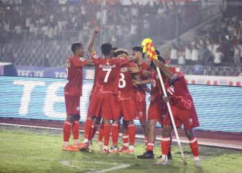 শুরুর এই উল্লাস আর ধরে রাখতে পারেনি বাংলাদেশ