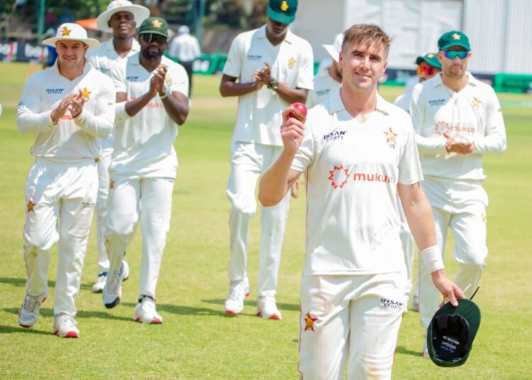 পাঁচ উইকেট নেওয়া ব্রাড ইভান্স