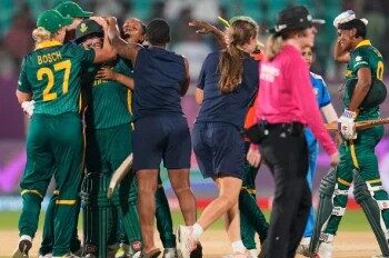 জয়ের পর দক্ষিণ আফ্রিকার খেলোয়াড়দের উচ্ছ্বাস