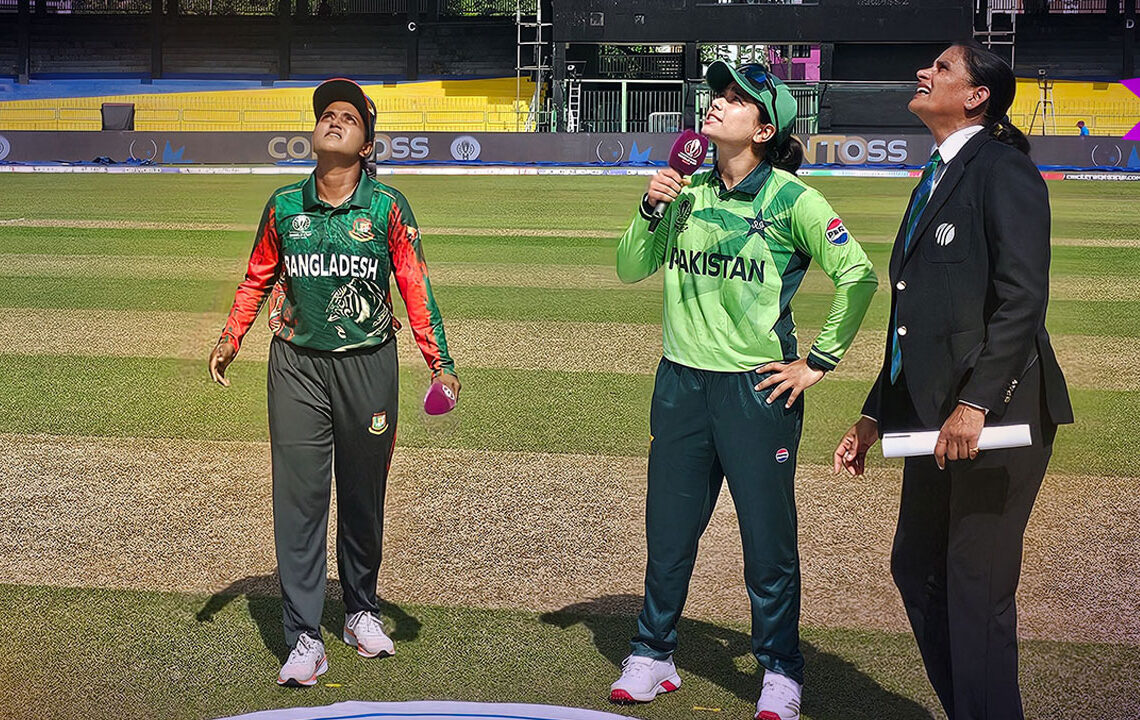 শুরুতেই পাকিস্তান শিবিরে মারুফার জোড়া আঘাত