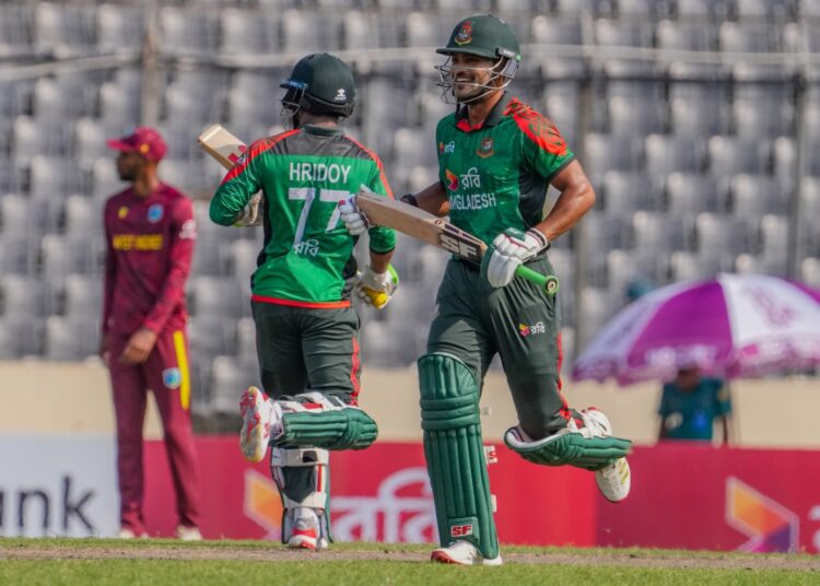 নিজেরে মাঠে ব্যাটিং ব্যর্থতায় ২০৭ রানে গুটিয়ে গেল বাংলাদেশ