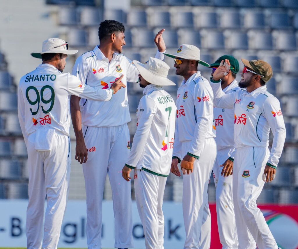 জয়ের সুবাস পাচ্ছে বাংলাদেশ