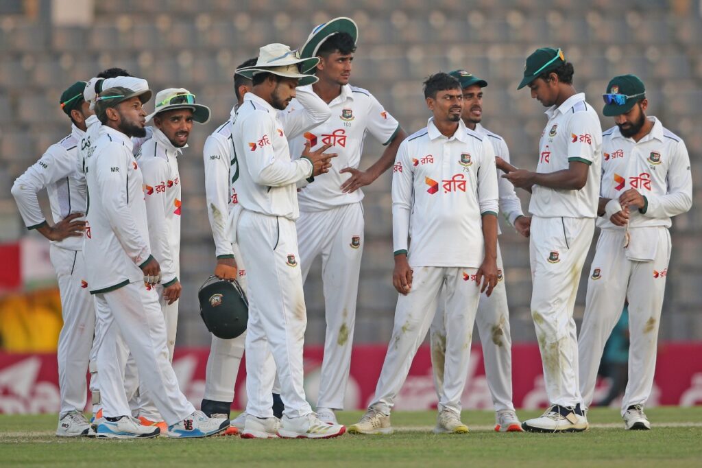 প্রথম দিন বাংলাদেশকে এগিয়ে রাখলেন আইরিশ কোচ