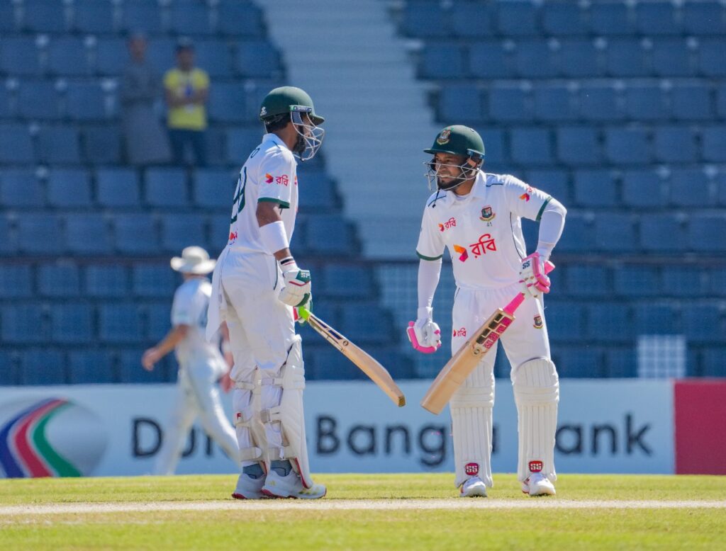 বাংলাদেশ ১১১ ওভারে ৪ উইকেটে ৪৪৭