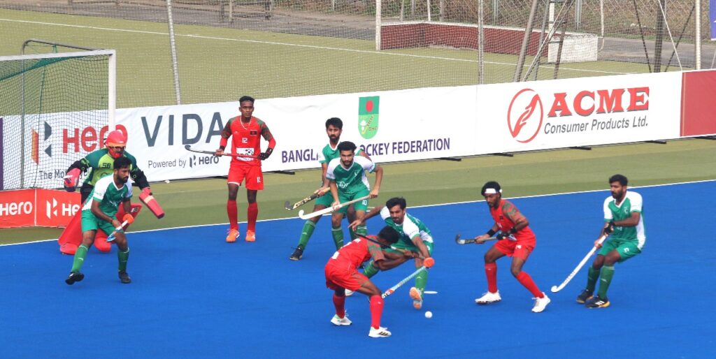 মওলানা ভাসানী জাতীয় হকি স্টেডিয়ামে তিন ম্যাচ সিরিজের দ্বিতীয় খেলায় পাকিস্তানের কাছে ৮-০ গোলে হারল বাংলাদেশ। এই হারেই শেষ হয়ে গেল বাংলাদেশ জাতীয় হকি দলের বিশ্বকাপ বাছাইপর্বে খেলার আশা।