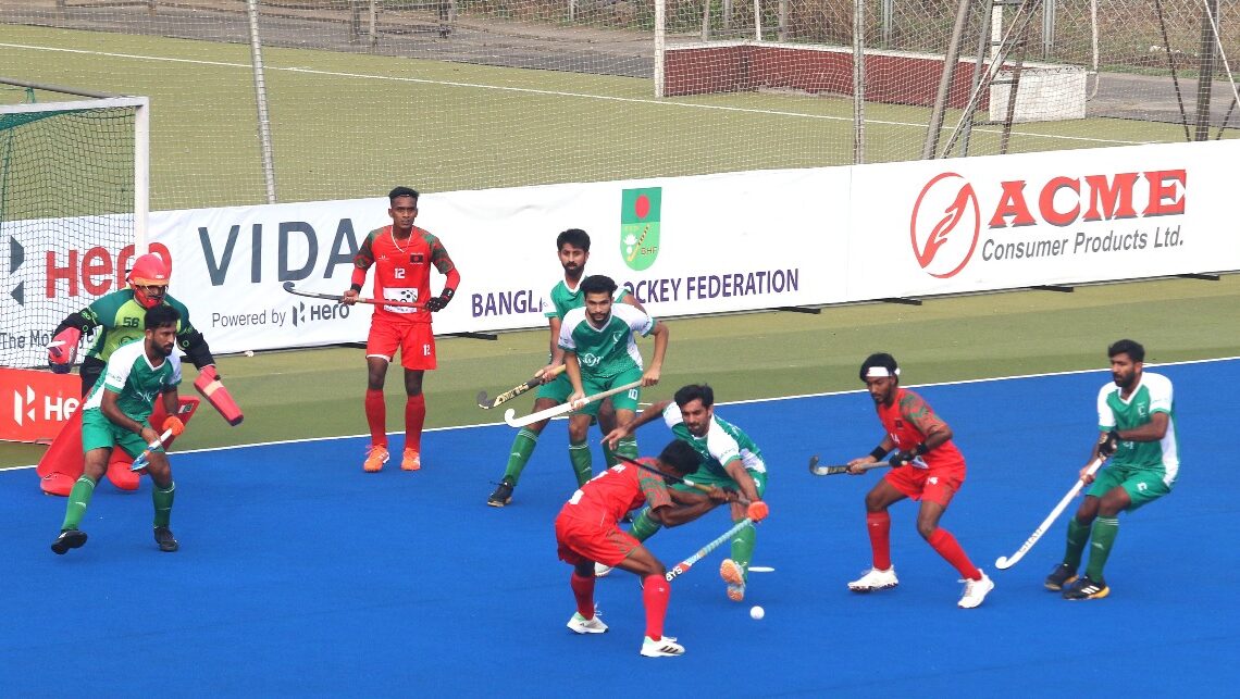 মওলানা ভাসানী জাতীয় হকি স্টেডিয়ামে তিন ম্যাচ সিরিজের দ্বিতীয় খেলায় পাকিস্তানের কাছে ৮-০ গোলে হারল বাংলাদেশ। এই হারেই শেষ হয়ে গেল বাংলাদেশ জাতীয় হকি দলের বিশ্বকাপ বাছাইপর্বে খেলার আশা।