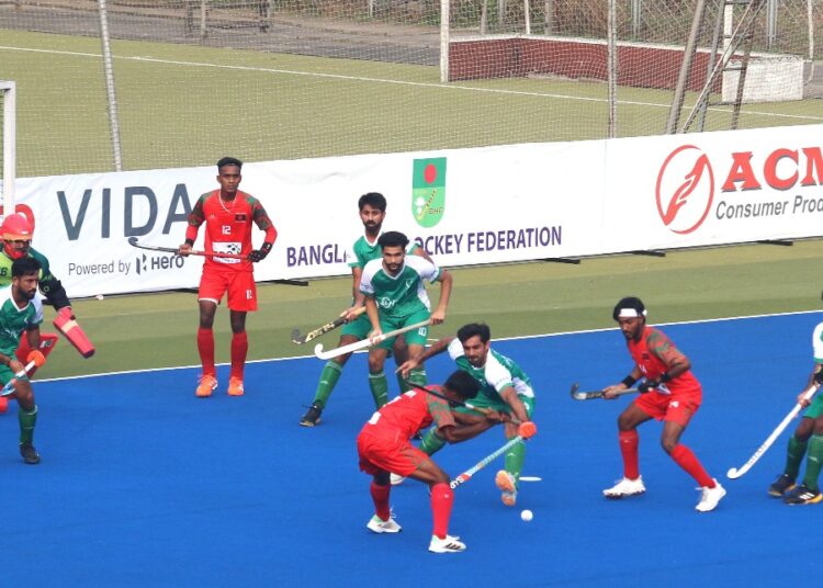 মওলানা ভাসানী জাতীয় হকি স্টেডিয়ামে তিন ম্যাচ সিরিজের দ্বিতীয় খেলায় পাকিস্তানের কাছে ৮-০ গোলে হারল বাংলাদেশ। এই হারেই শেষ হয়ে গেল বাংলাদেশ জাতীয় হকি দলের বিশ্বকাপ বাছাইপর্বে খেলার আশা।