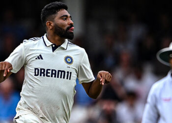 টেস্ট হেরে বিমানসংস্থার উপর ক্ষোভ ঝাড়লেন সিরাজ