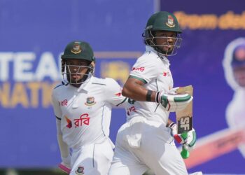 শ্রীলঙ্কার বিপক্ষে সর্বশেষ টেস্ট সিরিজে গলে প্রথম ইনিংসে মুশফিক ও শান্ত সেঞ্চুরি হাঁকিয়েছিলেন গলে।