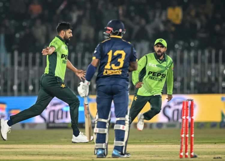 শ্রীলঙ্কার বিপক্ষে ১ম ওয়ানডেতে ৬ রানে জয় পায় পাকিস্তান