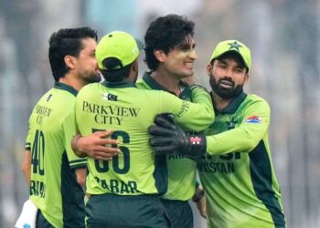 প্রায় ৪ মাস পর ফিরে নাসিম শাহ ৩ উইকেট নিয়ে পাকিস্তানের জয়ে ভূমিকা রাখেন