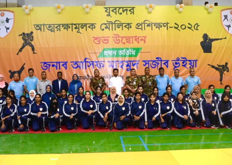 আত্নরক্ষা প্রশিক্ষণ প্রকল্পের বিকেএসপি ঢাকার প্রথম ব্যাচের যুব নারীদের সাথে ক্রীড়া উপদেষ্টা