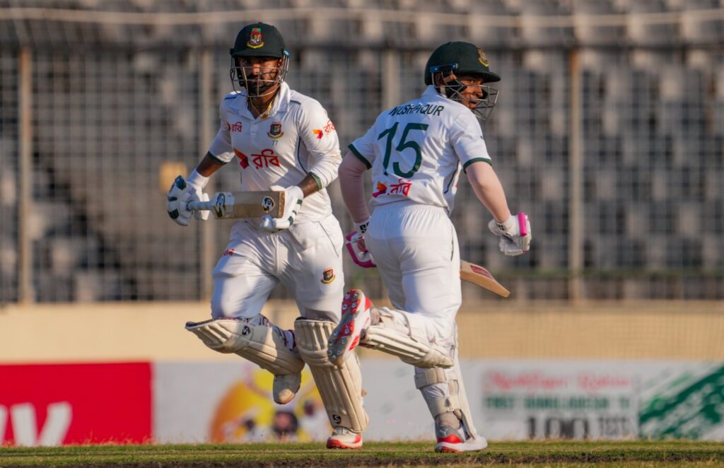 শততম টেস্টে ৯৯ রানে অপরাজিত মুশফিক । বাংলাদেশের প্রথম ক্রিকেটার হিসেবে শততম টেস্ট খেলতে নেমে ইতিহাস গড়েছেন অভিজ্ঞ মুশফিকুর রহিম