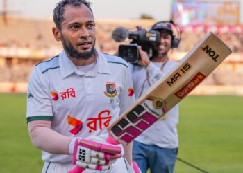 প্রথম দিনশেষে ৯৯ রানে অপরাজিত থাকেন মুশফিকুর রহিম