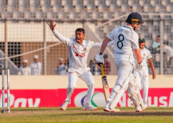 তৃতীয় দিন ব্যাটিং সতর্ক আয়ারল্যান্ড