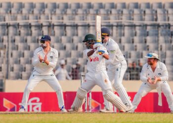 মিরপুর টেস্টে বড় লিডের পথে বাংলাদেশ
