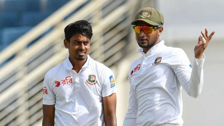 টেস্টে উইকেট শিকারে সাকিবকে ছুঁয়ে ফেলেছেন তাইজুল