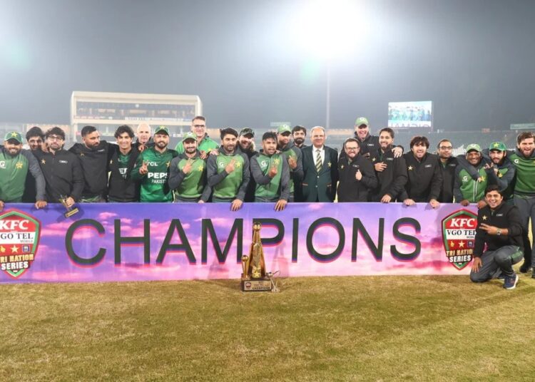 সিরিজজয়ী পাকিস্তান দল