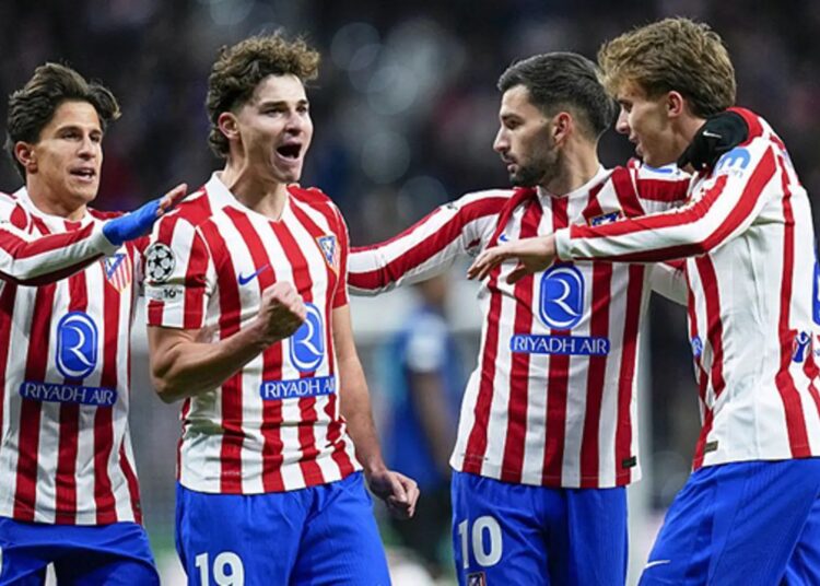 আলভারেজকে ঘিরে সতীর্থদের উল্লাস