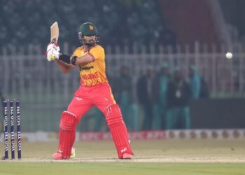 ব্যাটিংয়ে সিকান্দার রাজা